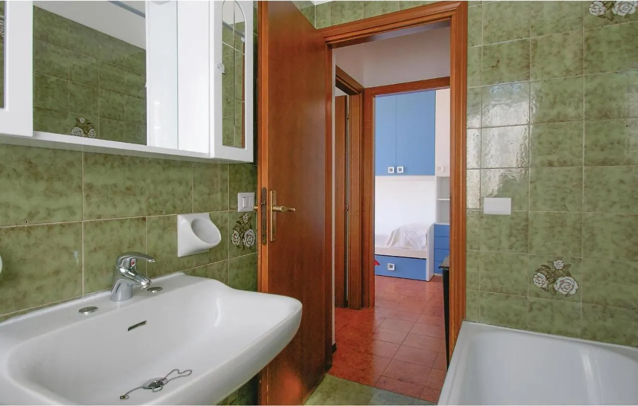 3 Bedroom Beautiful Apartment In Rimini